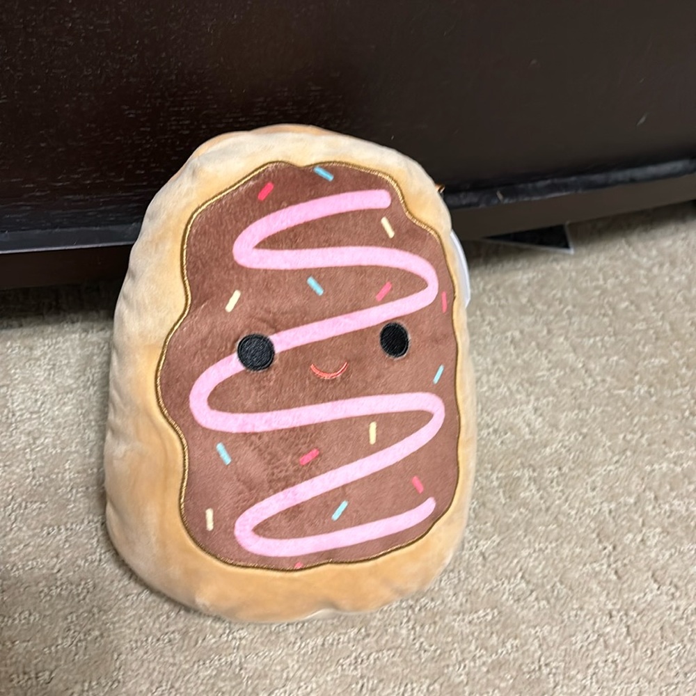 NWT Deja Donut Squishmallow